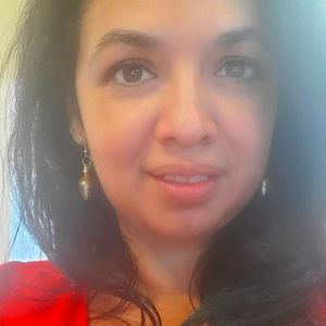 Meet your Posher, Raquel.